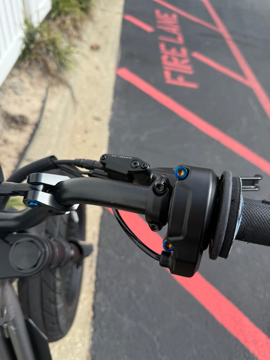 All emoto throttle bolts